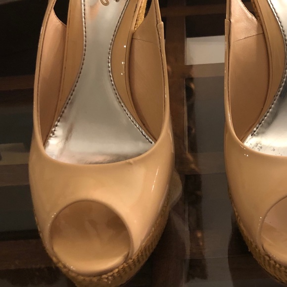 COPY - Gucci Nude Patent Leather and Straw Wedges - Picture 4 of 6